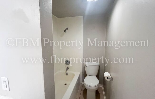 2 beds, 1 bath, $1,000, Unit A4