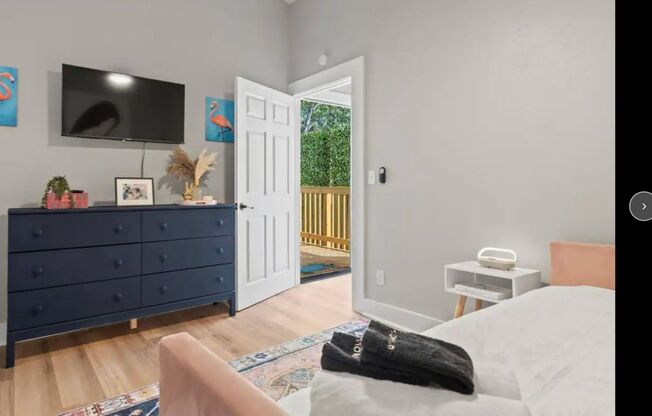 Completely furnished ready to live in just bring your suitcase