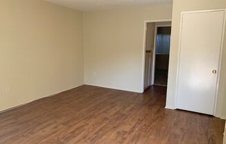 2 beds, 1 bath, 800 sqft, $2,895