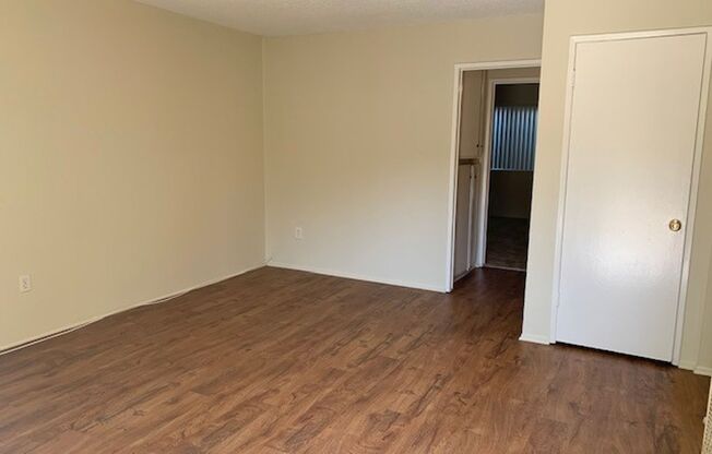 2 beds, 1 bath, 800 sqft, $2,895