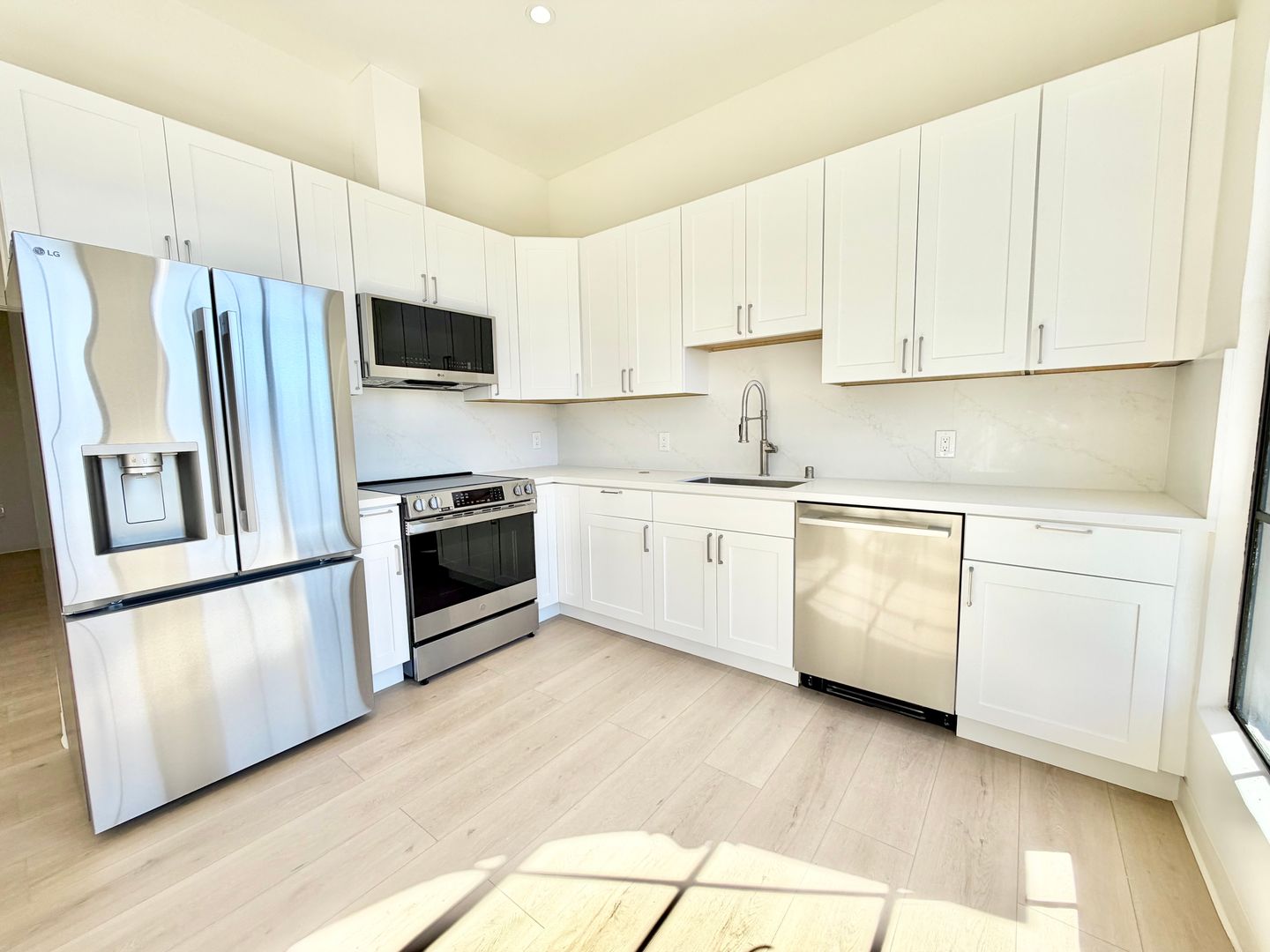 1256 Howard