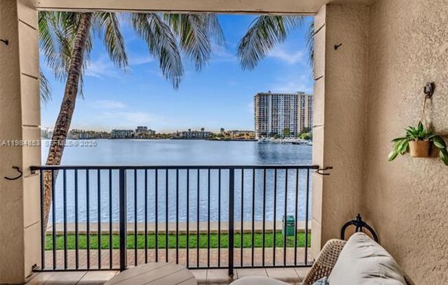 2 beds, 2 baths, 1,116 sqft, $4,000, Unit 17150 N Bay Rd # 2205