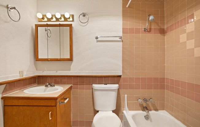 Studio, 1 bath, 400 sqft, $1,195, Unit B05