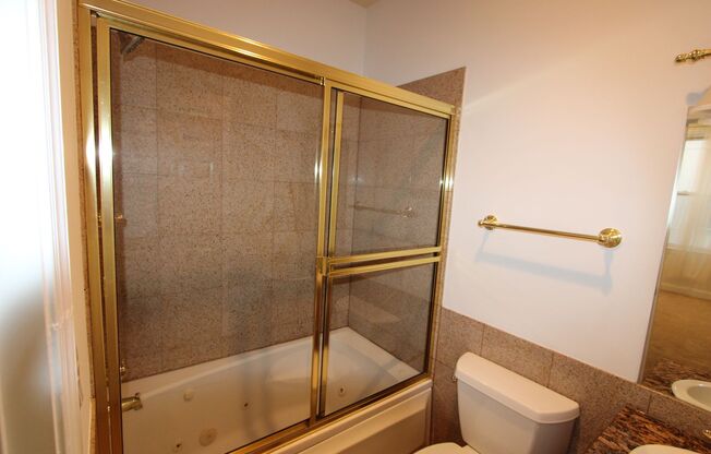 2 beds, 2 baths, 995 sqft, $1,800, Unit 201