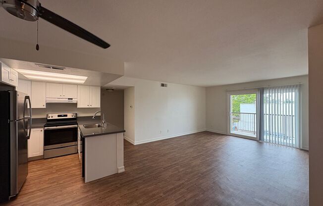 University Heights - Renovated Apartment with In-Unit Laundry, A/C and Garage