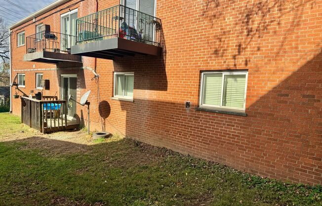 2 beds, 1 bath, $895, Unit 3