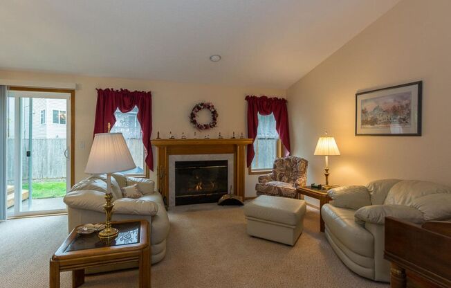 Lovely Single Level Gresham Home - 4 Bedrooms 2 Baths , 1,936 Sq. Ft.