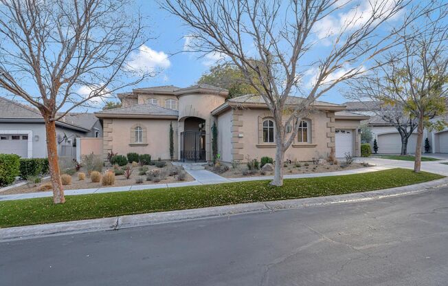 Queensridge Beauty - 5 bedroom on a 1/4+ acre lot