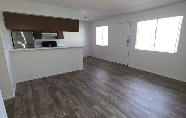 2 beds, 1 bath, 726 sqft, $1,099