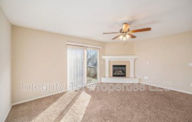 8887 N HELENA DR