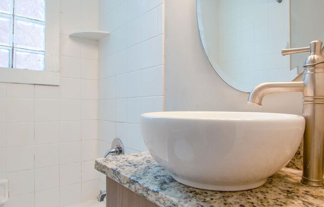 Studio, 1 bath, 500 sqft, $1,299, Unit 12