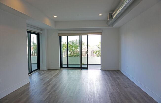2 beds, 2 baths, 1,045 sqft, $4,914, Unit 402