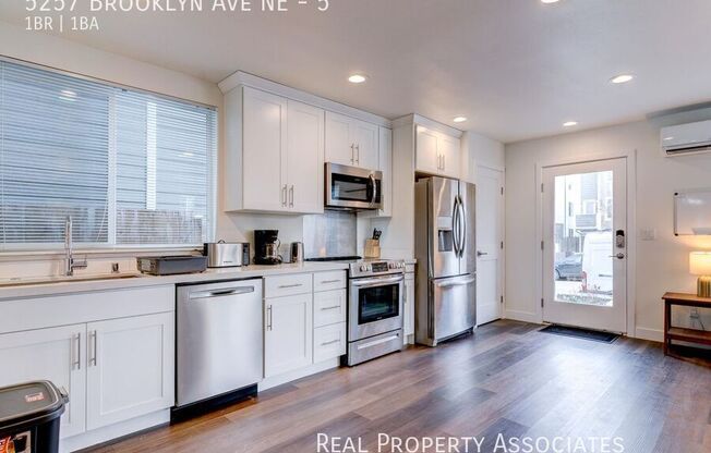 5257 BROOKLYN AVE NE