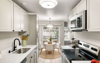 Beautifully Renovated 1 & 2 Bedroom Apartments in Lynnwood!