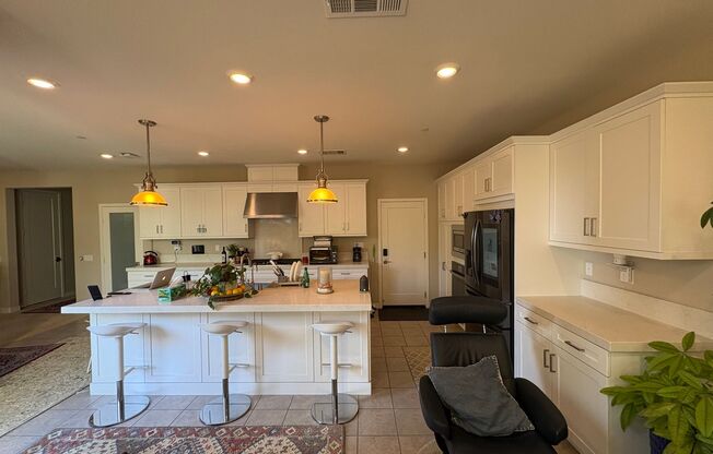 Elegant FULLY FURNISHED 3BR/2.5BA Condo in Carlsbad