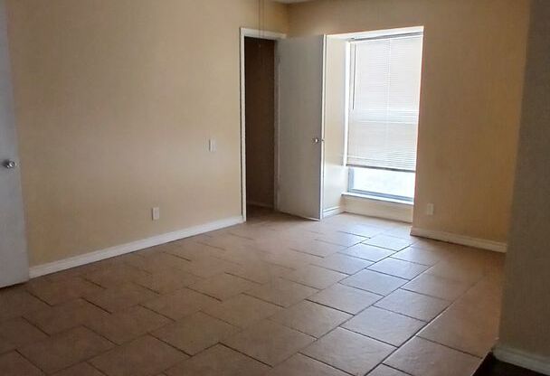 2 beds, 1.5 baths, $900, Unit F203