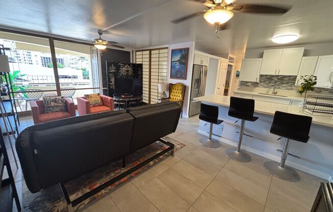 2 beds, 1 bath, $3,000, Unit # 402