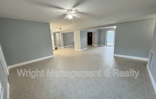 427 COUNTRY CLUB DR