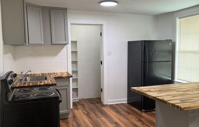 Cute 1/1 Apartment Near Downtown Bryan!