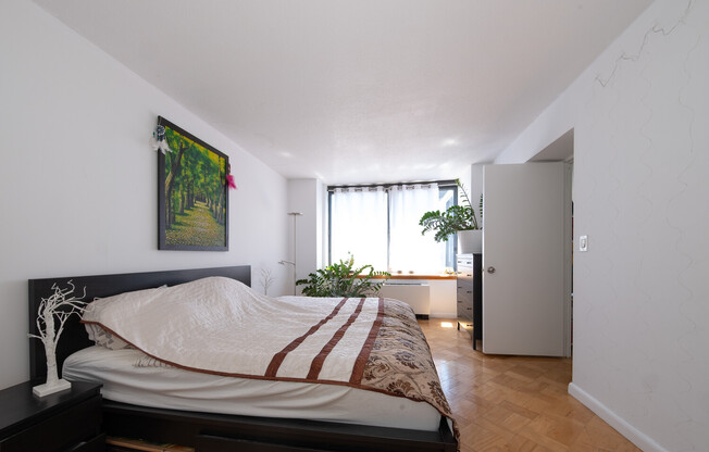 1 bed, 2 baths, 900 sqft, $5,500, Unit 35D