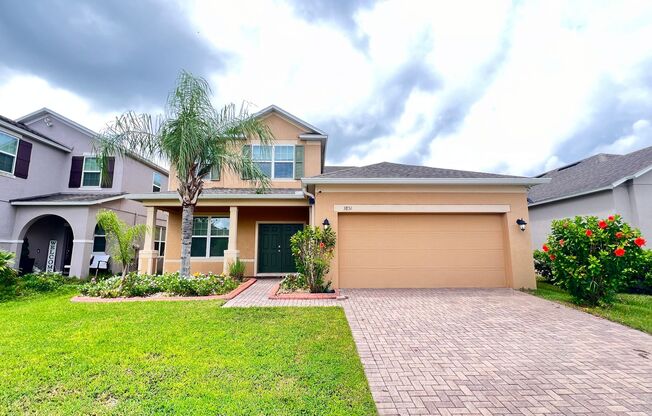 Stunning 2-Story 5 Bedroom and 3.5 Bath Home in Orlando! 2 Car Garage! GREAT LOCATION! Ready to Move In Sept. 26!