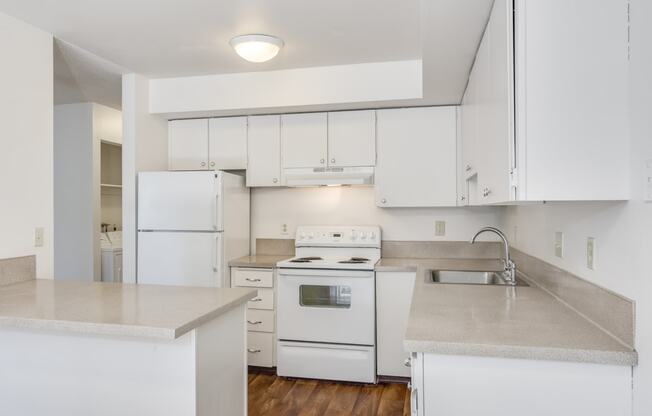 Englewood | White Kitchen