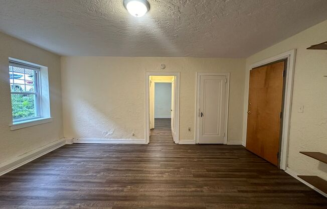1 bed, 1 bath, 708 sqft, $1,330, Unit King Edward Annex 18