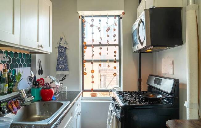 401 W 47 ST