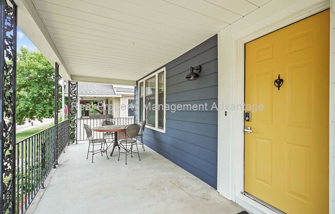 Meticulously Maintained with 3 Large Bedrooms - Walk to Downtown Royal Oak!