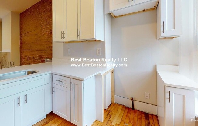 37 LAUREL ST