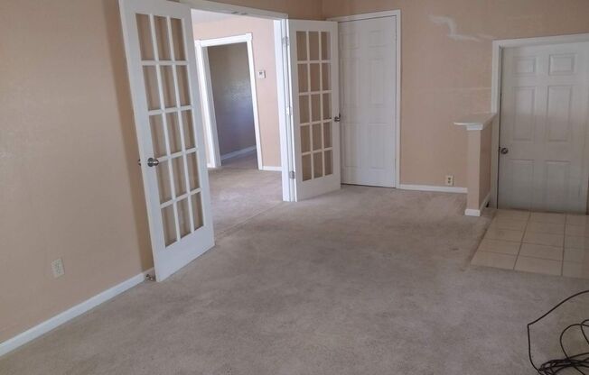 2 beds, 1 bath, $1,095