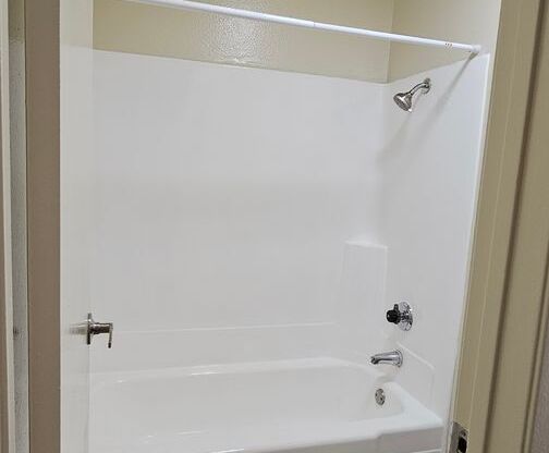 2 beds, 2 baths, 900 sqft, $2,600, Unit 230