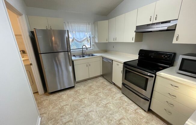 ANNUAL RENTAL - OASIS- 2 BED 2 BATH 2ND FLOOR
