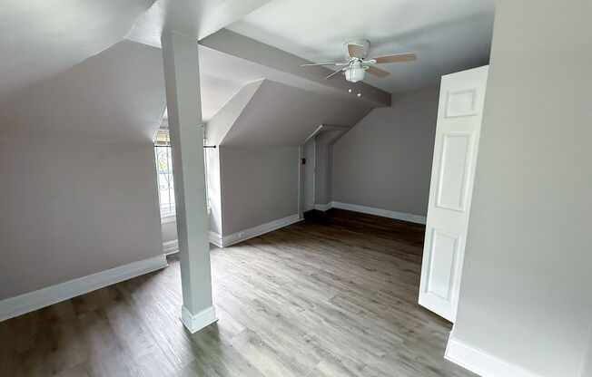 3 beds, 1 bath, 936 sqft, $1,350, Unit 7