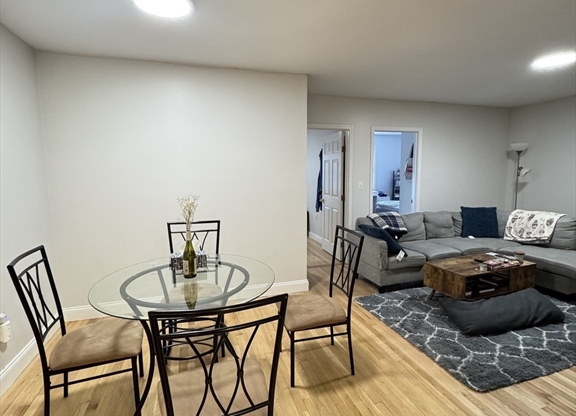 389 W BROADWAY