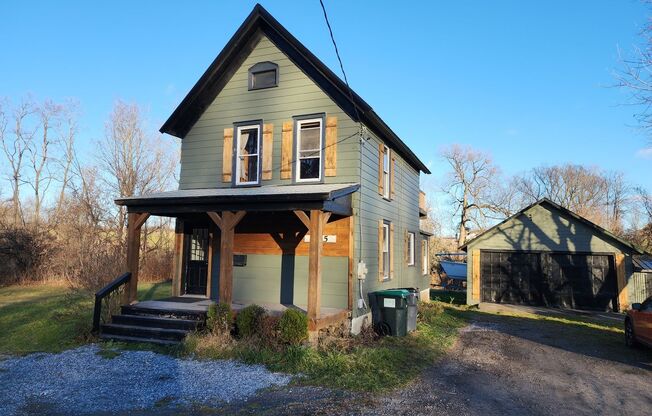 Charming 3BR House in Fonda