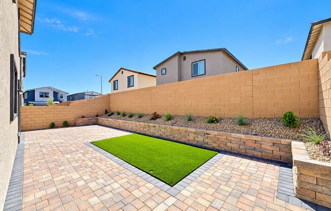 5 beds, 3 baths, $2,795