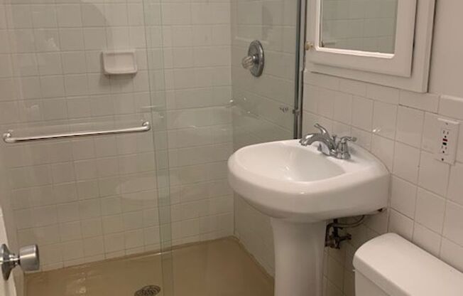 3 bed 2 bath Ranch w/ finished basement in MarLee Neighborhood
