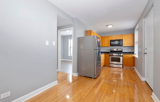 3 beds, 1 bath, $1,550, Unit 6156-3C