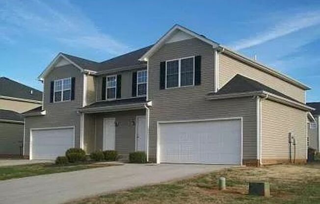 3 beds, 2.5 baths, 1,680 sqft, $1,300