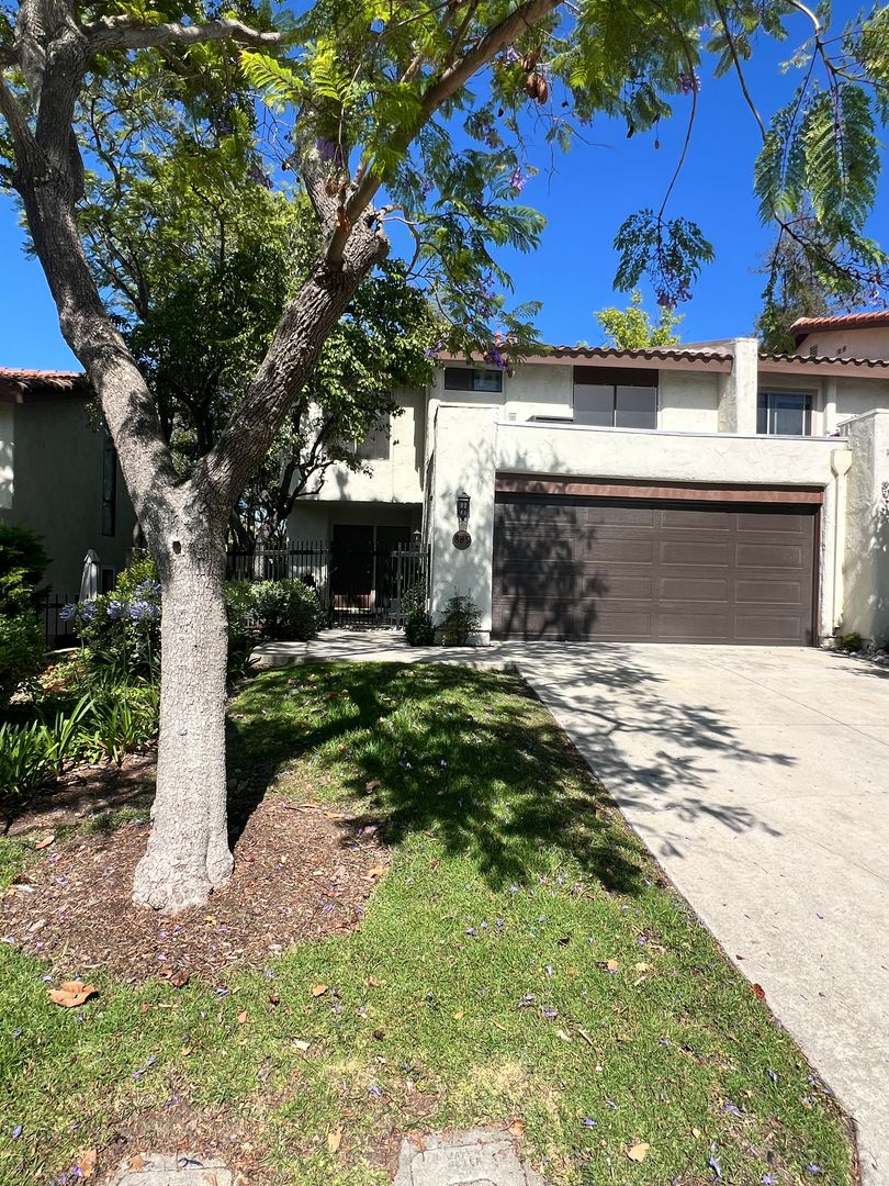 Thousand Oaks - 3 bedroom, 2.5 bath in the Racquet Club Villas