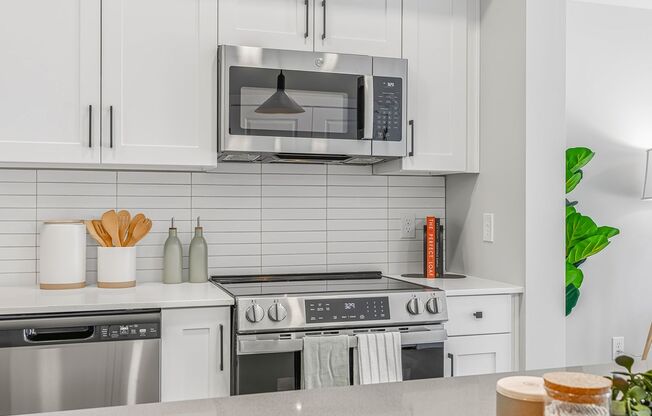1 bed, 1 bath, 722 sqft, $1,475, Unit 1-208