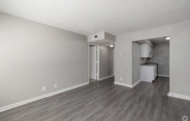 2 beds, 1 bath, $1,300, Unit 2206C
