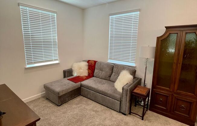 1 bed, 1 bath, $1,600