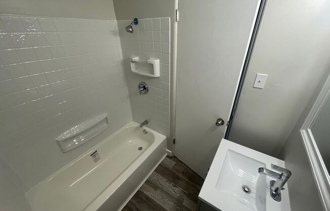 130 Martsolf Ave - (06114)