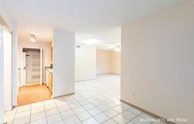402 N FREDERICKSBURG ST
