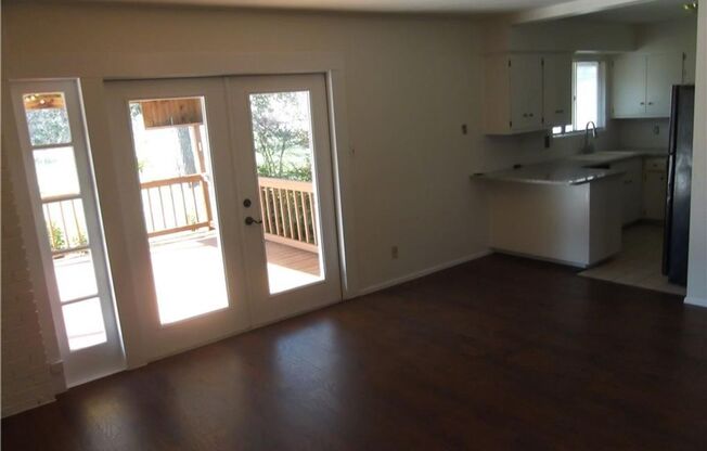 Nice 3 bed, 2 bath home with 1 car garage on tree shaded lot!