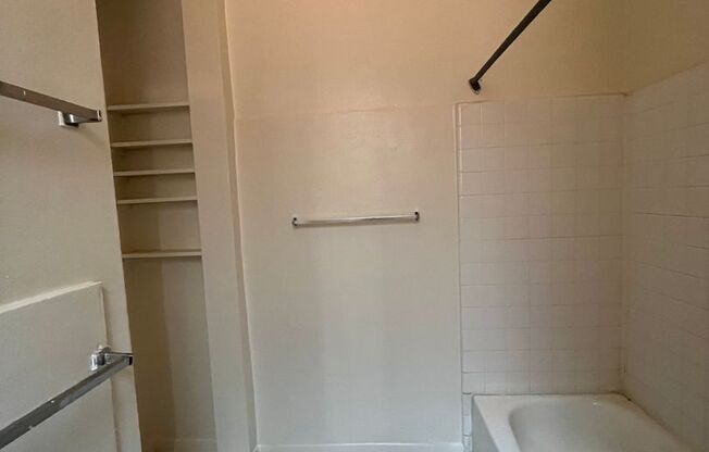 1 bed, 1 bath, 428 sqft, $1,095, Unit 3305-2F
