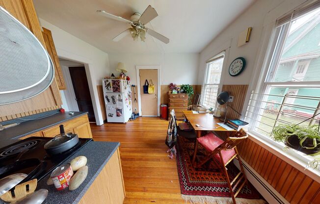 2 beds, 1 bath, $1,995, Unit Unit 2 (1st Fl)