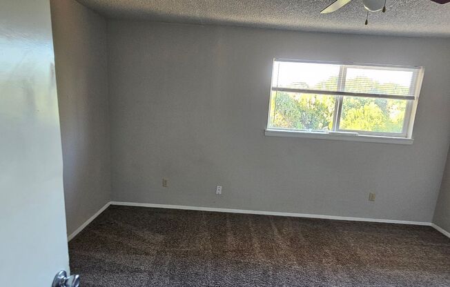 2 beds, 1 bath, $1,295, Unit 2237 S Salmon Lane